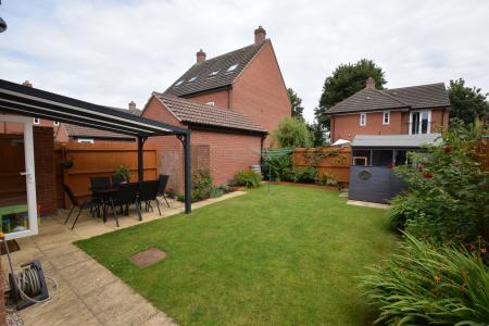 4 bedroom Detached house to let in John Clare Close, Oakham, LE15