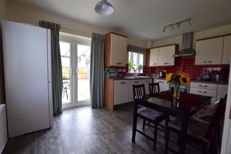4 bedroom Detached house to let in John Clare Close, Oakham, LE15