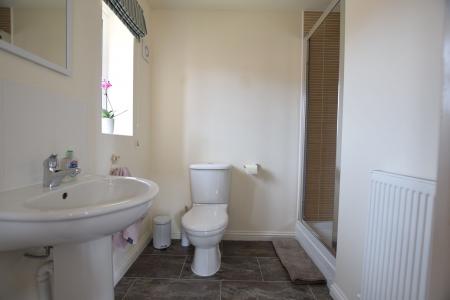 4 bedroom Detached house to let in John Clare Close, Oakham, LE15