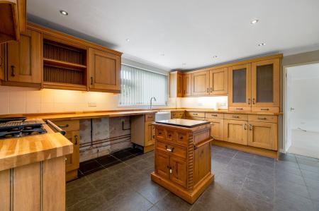 4 bedroom Detached house for sale in Balmoral Road, Oakham