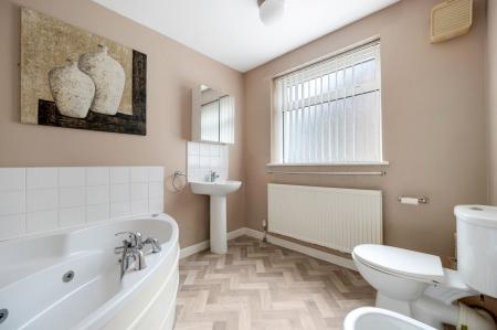 4 bedroom Detached house for sale in Balmoral Road, Oakham