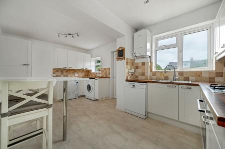 3 bedroom Semi-detached house for sale in Westfield Avenue, Oakham