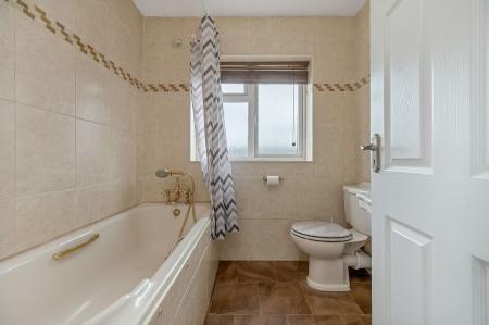 3 bedroom Semi-detached house for sale in Westfield Avenue, Oakham