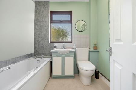 3 bedroom Semi-detached house for sale in Hannahs Field, Ridlington