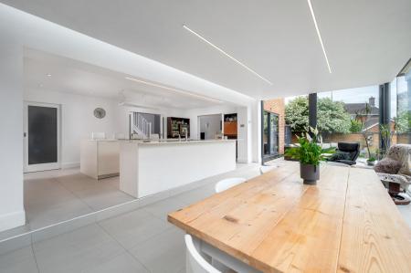4 bedroom Detached house for sale in Lethbridge Close, Oakham