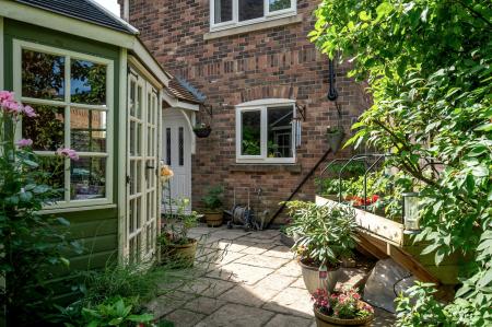 3 bedroom Semi-detached house for sale in Willow Close, Whissendine