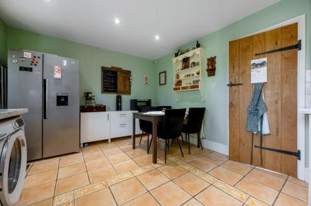 3 bedroom Semi-detached house for sale in Willow Close, Whissendine