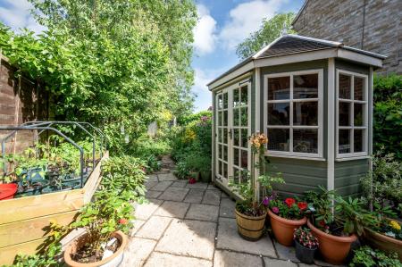 3 bedroom Semi-detached house for sale in Willow Close, Whissendine
