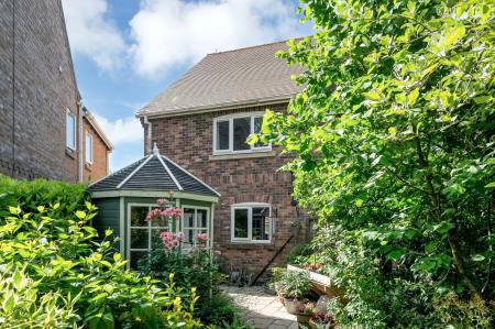 3 bedroom Semi-detached house for sale in Willow Close, Whissendine