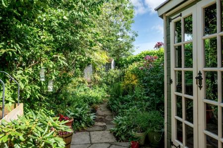 3 bedroom Semi-detached house for sale in Willow Close, Whissendine