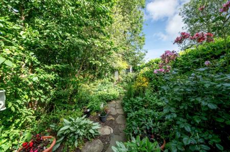 3 bedroom Semi-detached house for sale in Willow Close, Whissendine