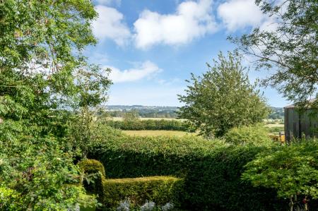3 bedroom Semi-detached house for sale in Willow Close, Whissendine