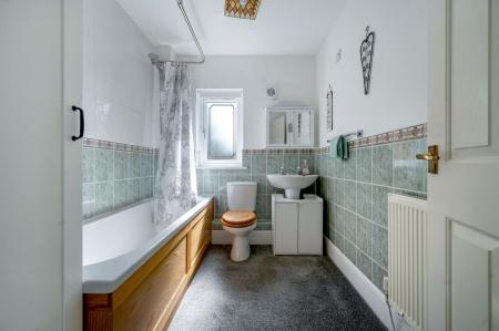 3 bedroom Semi-detached house for sale in Willow Close, Whissendine