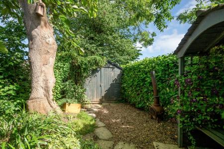 3 bedroom Semi-detached house for sale in Willow Close, Whissendine