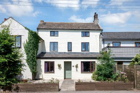 Main Road, Glaston