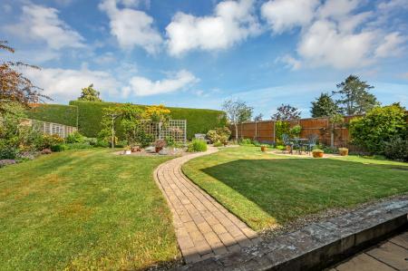 4 bedroom Detached house for sale in Hanbury Close, Oakham