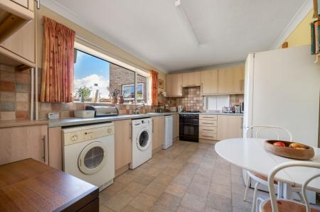 4 bedroom Detached house for sale in Hanbury Close, Oakham
