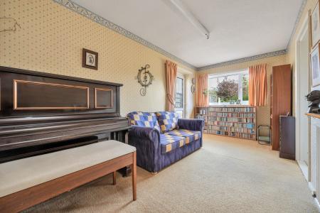 4 bedroom Detached house for sale in Hanbury Close, Oakham