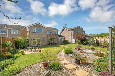 4 bedroom Detached house for sale in Hanbury Close, Oakham