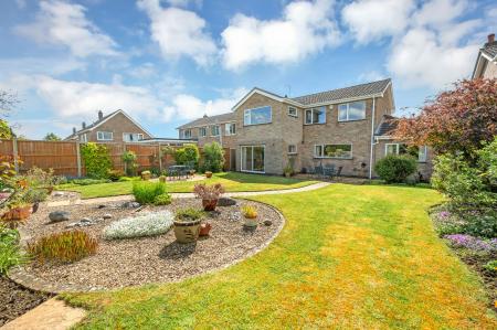 4 bedroom Detached house for sale in Hanbury Close, Oakham