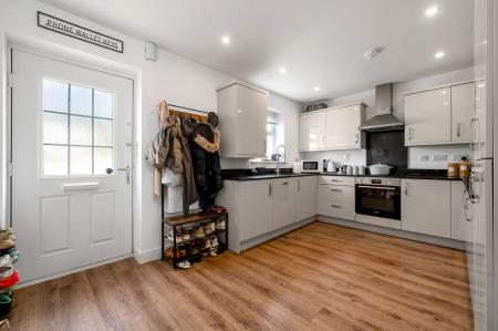 3 bedroom End of terrace house for sale in Holbrook Way, Barleythorpe