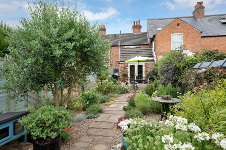 2 bedroom Terraced House for sale in Kings Road, Oakham