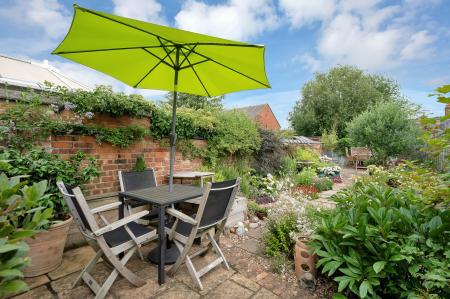 2 bedroom Terraced House for sale in Kings Road, Oakham