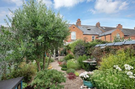2 bedroom Terraced House for sale in Kings Road, Oakham