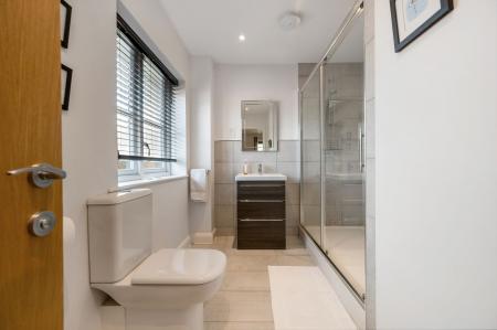 4 bedroom Detached house for sale in Spinney Hill, Oakham