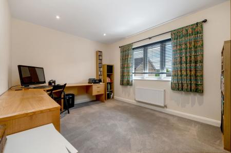 4 bedroom Detached house for sale in Spinney Hill, Oakham