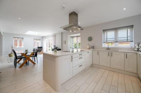 4 bedroom Detached house for sale in Spinney Hill, Oakham