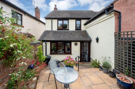 2 bedroom End of terrace house for sale in Main Street, Whissendine