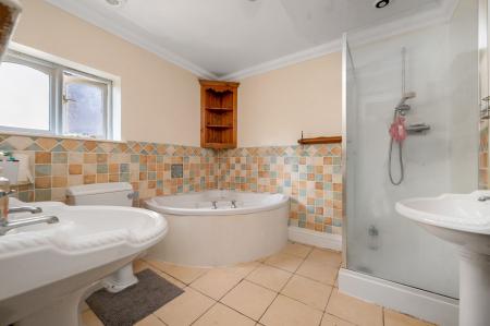 4 bedroom Detached house for sale in Willow Close, Whissendine, LE15