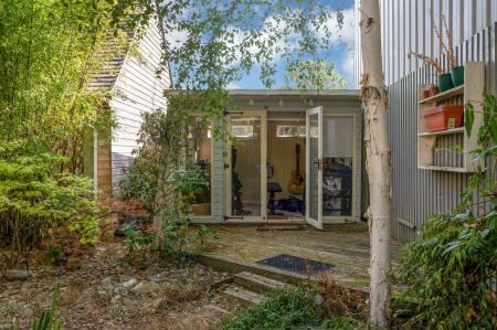 4 bedroom End of terrace house for sale in Jubilee Gardens, Cottesmore