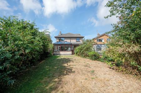 4 bedroom Detached house for sale in Glebe Way, Oakham, LE15