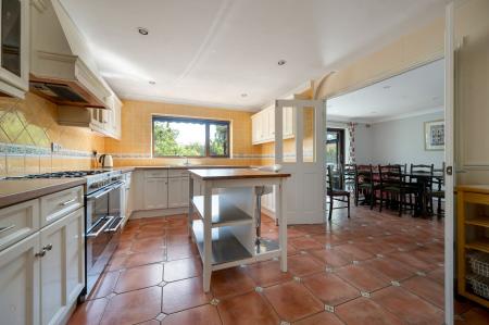 4 bedroom Detached house for sale in Glebe Way, Oakham, LE15