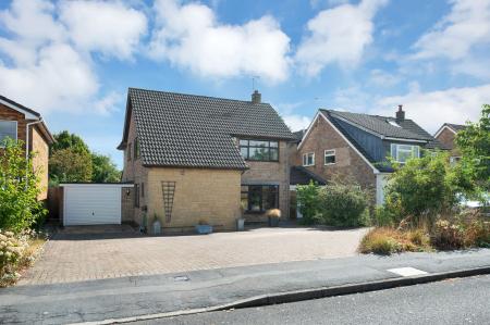4 bedroom Detached house for sale in Glebe Way, Oakham, LE15