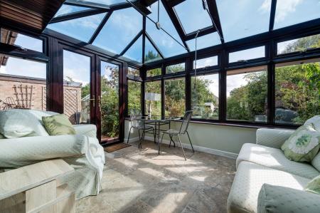 4 bedroom Detached house for sale in Glebe Way, Oakham, LE15