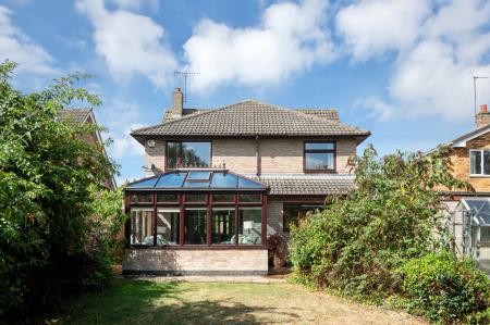 4 bedroom Detached house for sale in Glebe Way, Oakham, LE15