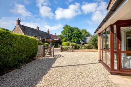 3 bedroom House for sale in Orchard Close, Egleton, LE15