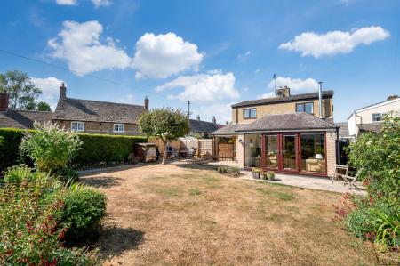 3 bedroom House for sale in Orchard Close, Egleton, LE15