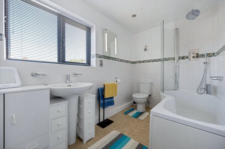 3 bedroom House for sale in Orchard Close, Egleton, LE15