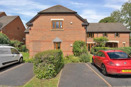 2 bedroom Flat to let in Station Road, Watchorn Court Station Road, LE15
