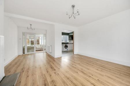 4 bedroom Semi-detached house to let in Hudson Close, Oakham, LE15
