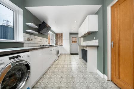 4 bedroom Semi-detached house to let in Hudson Close, Oakham, LE15