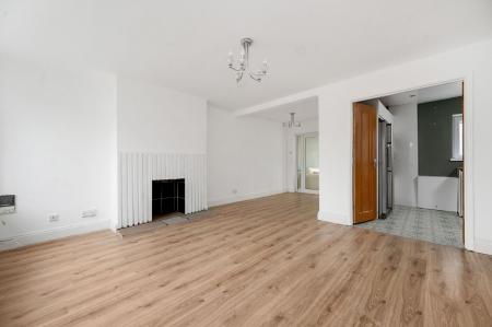 4 bedroom Semi-detached house to let in Hudson Close, Oakham, LE15
