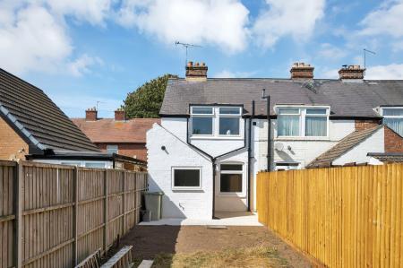 2 bedroom End of terrace house to let in Kings Road, Oakham, LE15