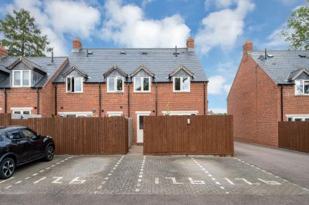 3 bedroom End of terrace house for sale in Braunston Road, Oakham, LE15