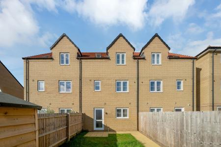 4 bedroom Terraced House to let in Stud Road, Barleythorpe, LE15