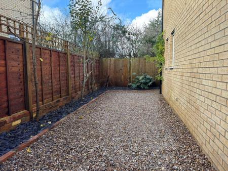 3 bedroom Link detached house to let in Holbrook Way, Barleythorpe, LE15